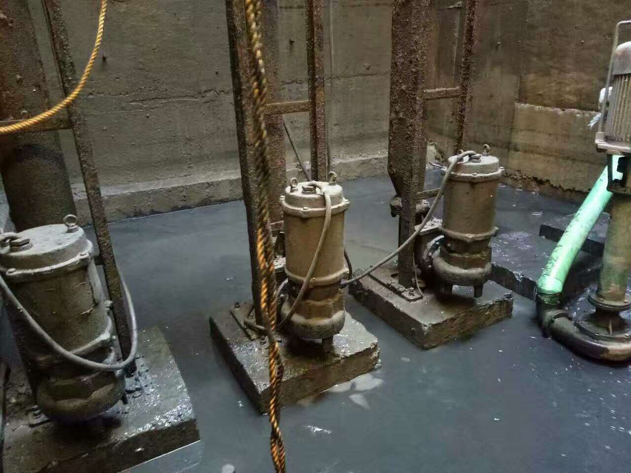 前进污水池清理